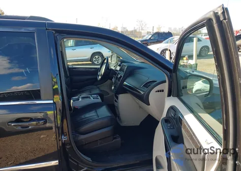 2015 Chrysler Town & Country Touring from USA, damaged, VIN 2C4RC1BG0FR715793